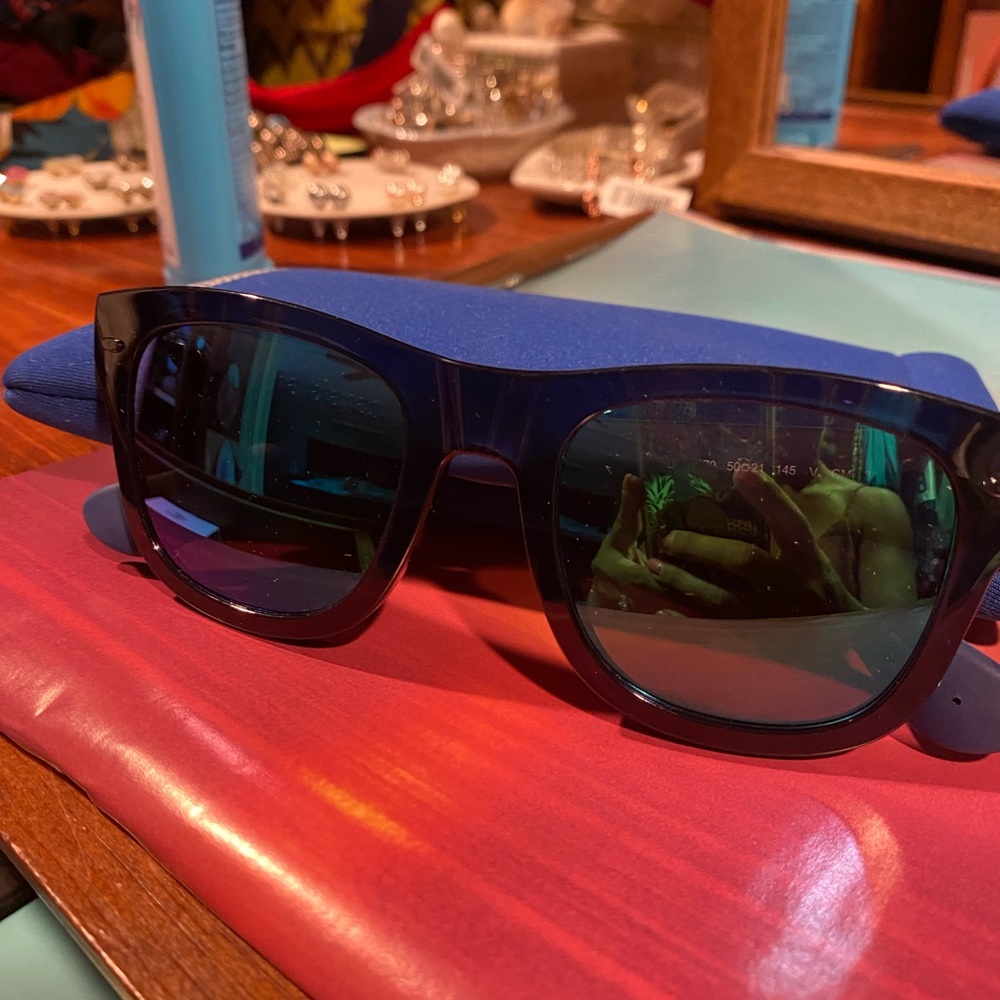 BRAND NEW Havianas Sunglasses
